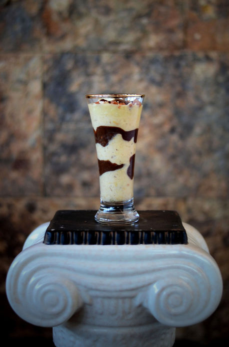 Copa de plátano y chocolate