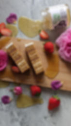 STRAWBERRY AND ROSE HONEY CAKE