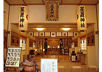 社殿内