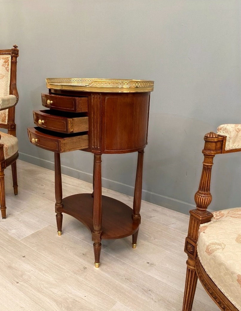 Thumbnail: Table Chiffonnière De Forme Tambour En Acajou De Style Louis XVI