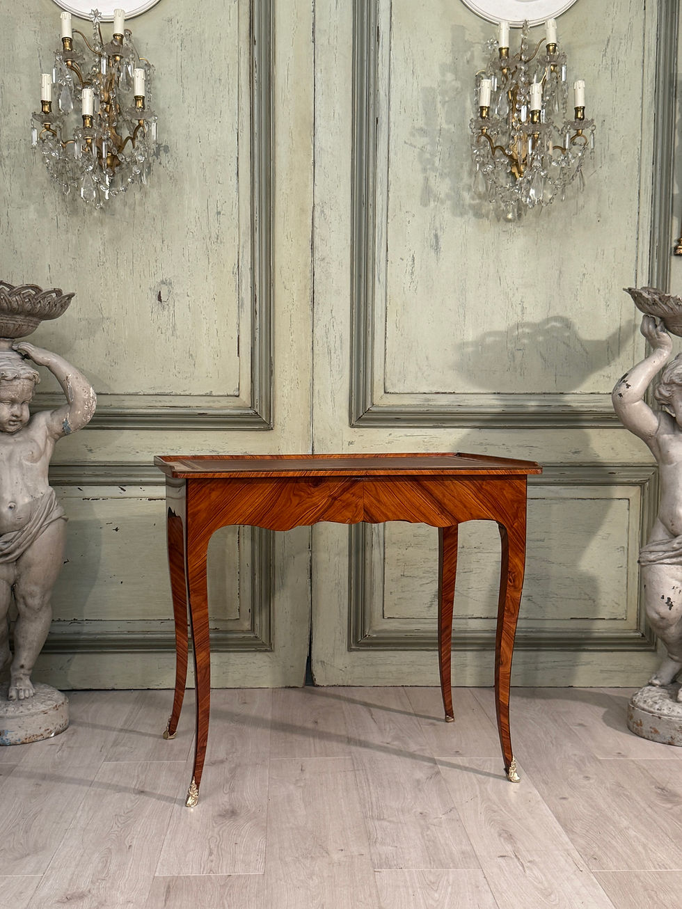 Thumbnail: Bureau De Dame Bois de Rose d'Epoque Louis XV Vers 1750