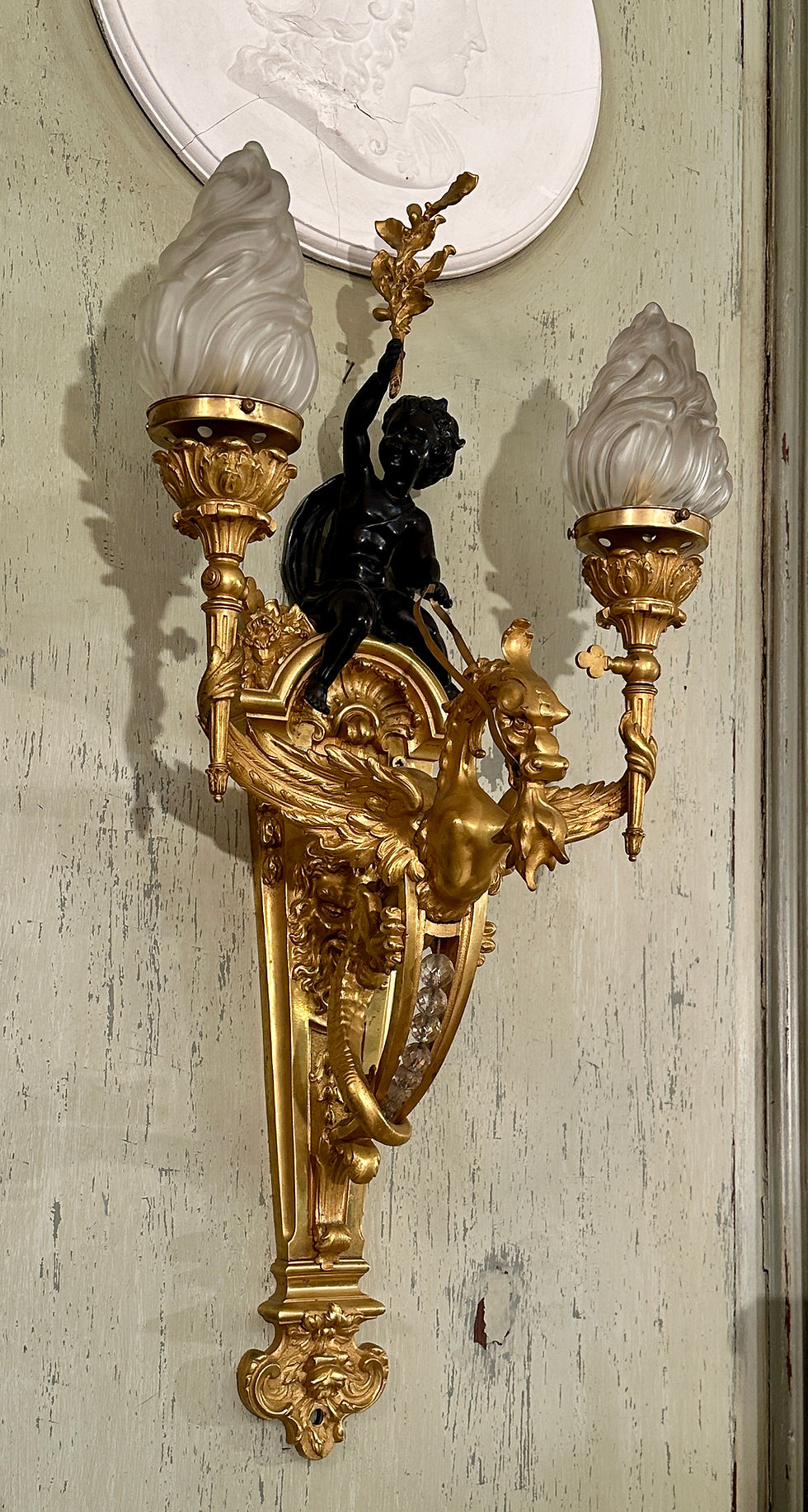 Thumbnail: Importante Paire d'Appliques En Bronze Cherubin Epoque Napoleon III (81 cm)