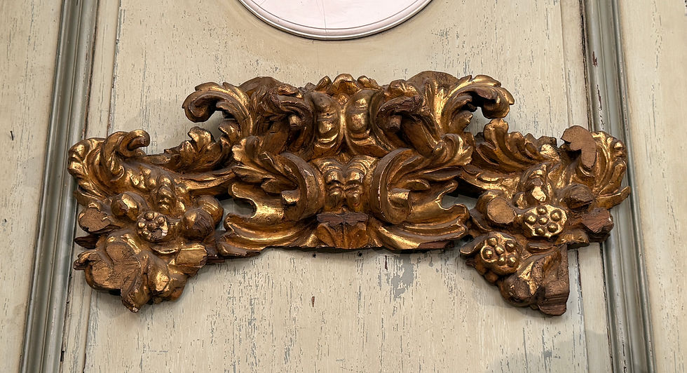 Thumbnail: Paire De Dessus De Portes En Bois Doré d'Epoque Louis XV, Vers 1750.