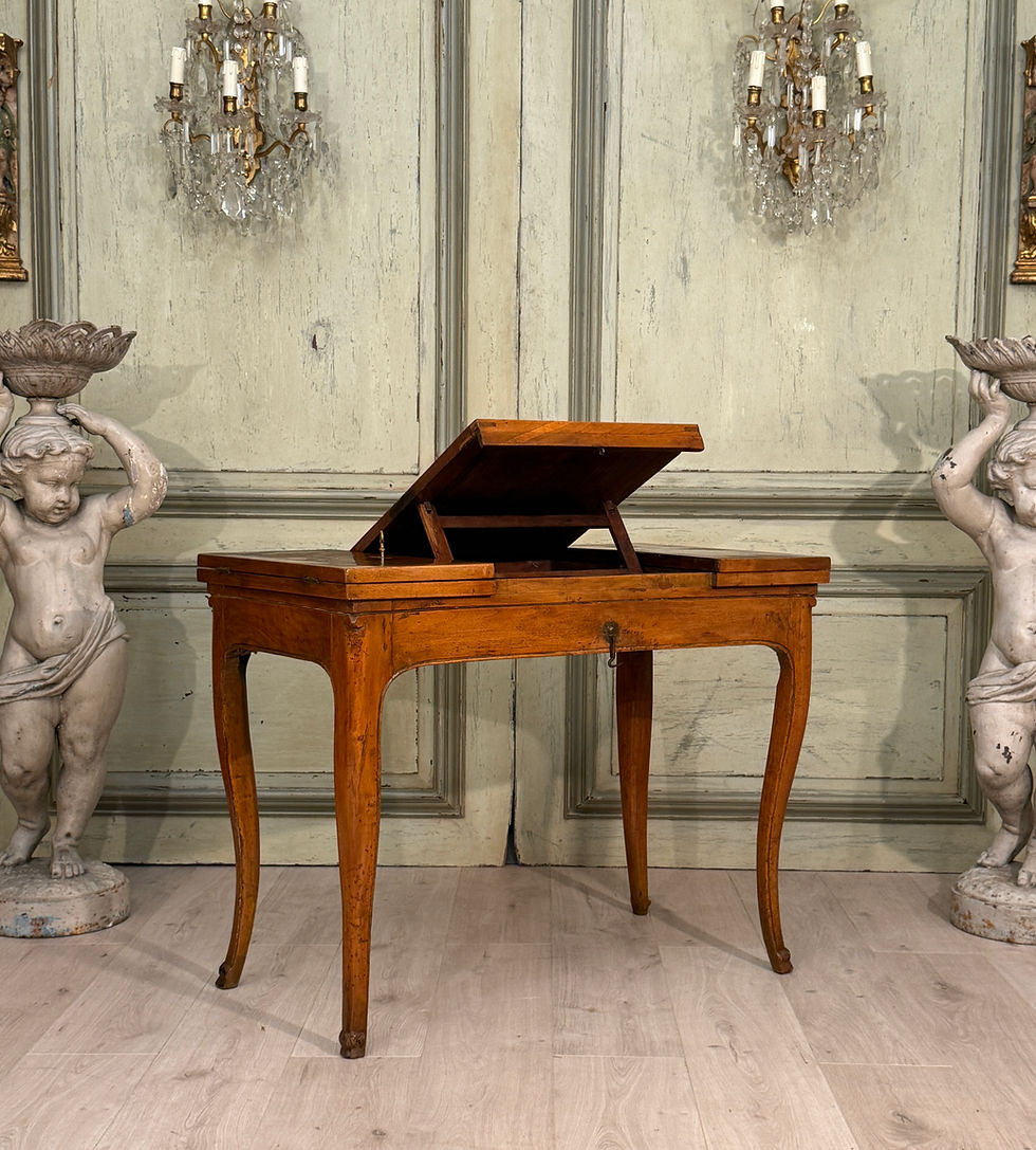 Thumbnail: Table Liseuse A Combinaisons d'Epoque Louis XV Vers 1750