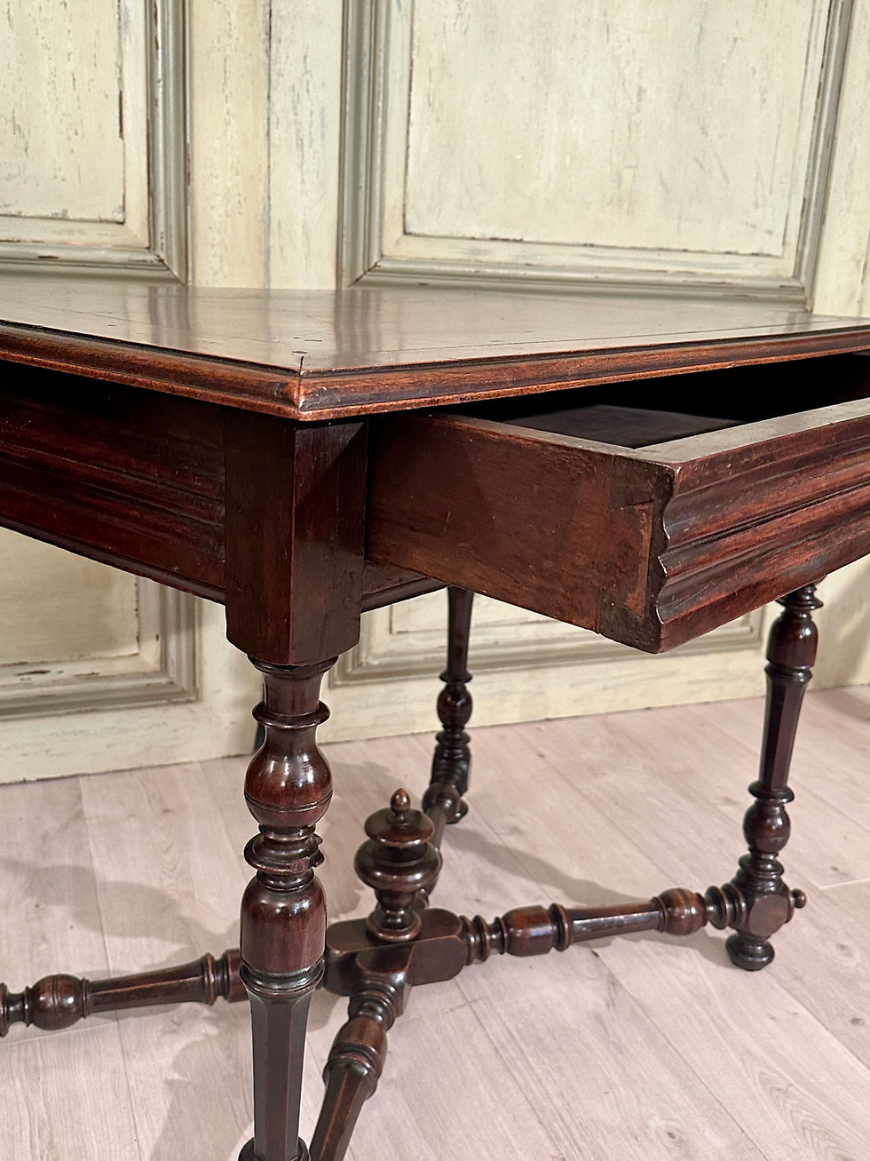 Miniature : Table A Ecrire En Noyer d'Epoque Louis XIII XVIIème Siecle