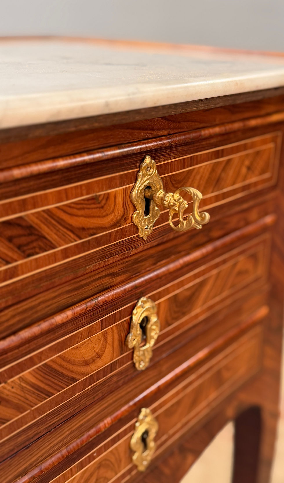 Thumbnail: Sebastien VIE, Petite Table de Salon Estampillée d'Epoque Louis XV, XVIIIème