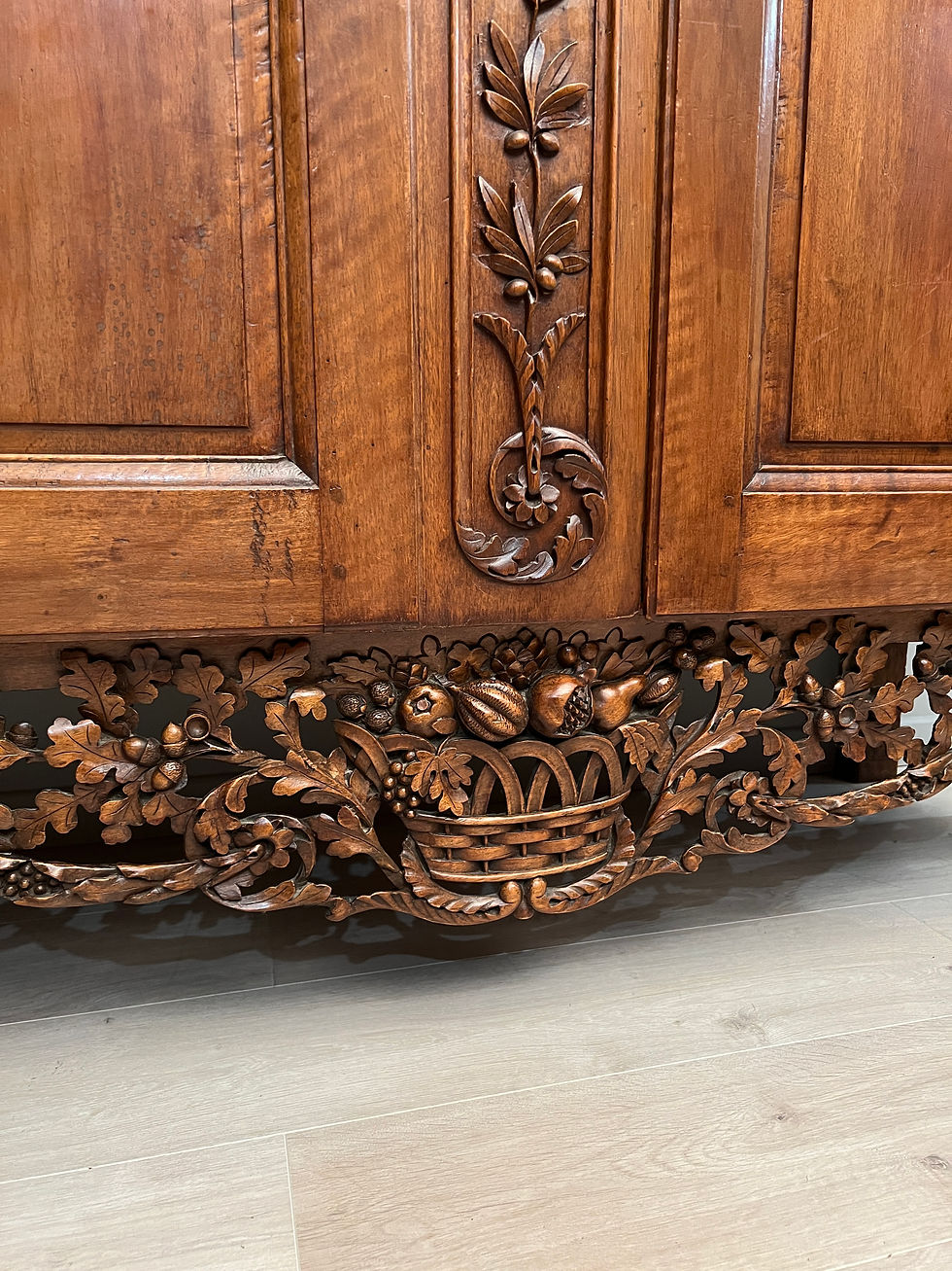 Thumbnail: Exceptionnelle Armoire Provencale De Mariage Nîmes Noyer XVIIIème