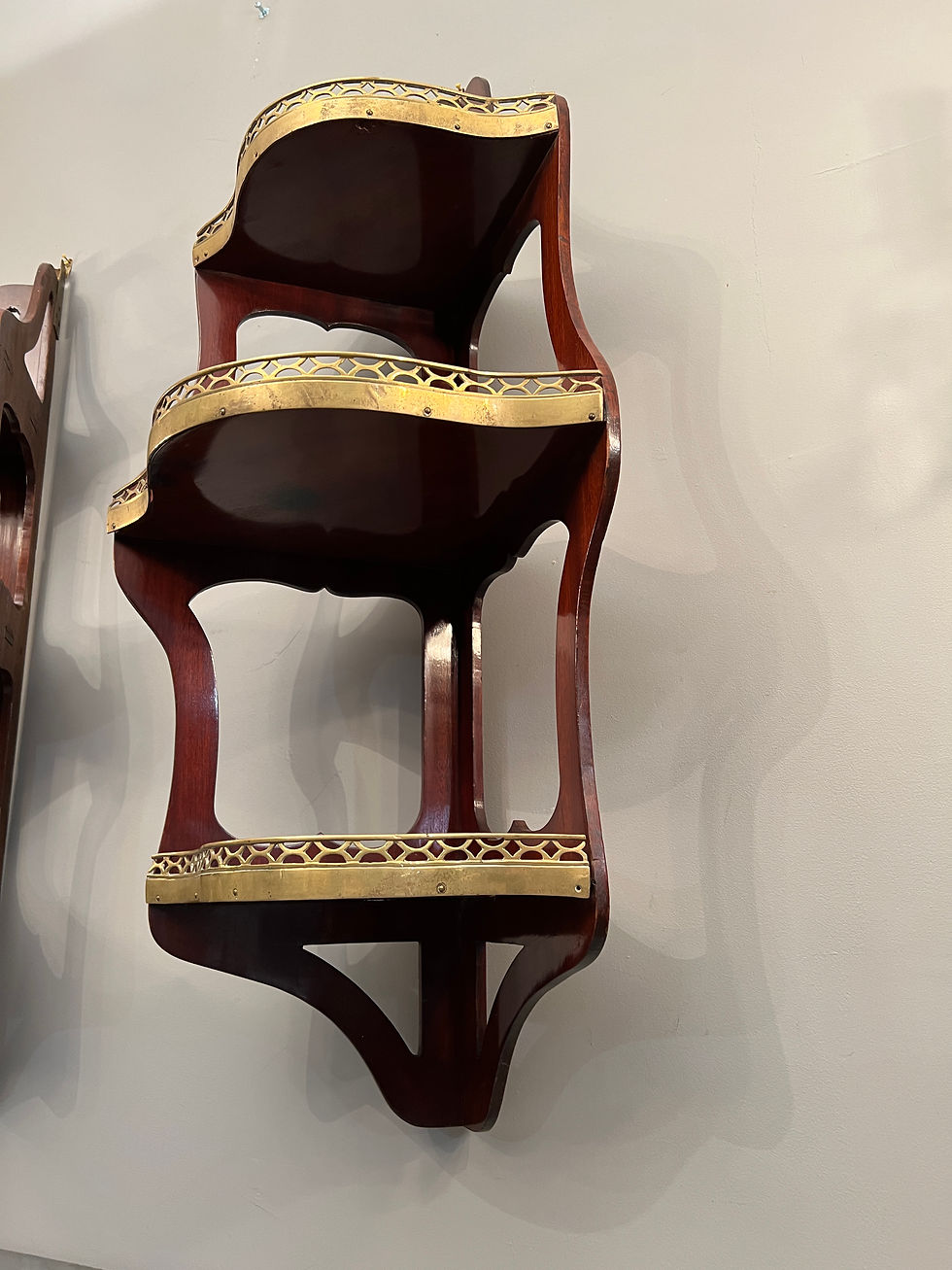 Miniatura: Paire d'Etagères d'Angle En Acajou d'Epoque Louis XV XVIIIème