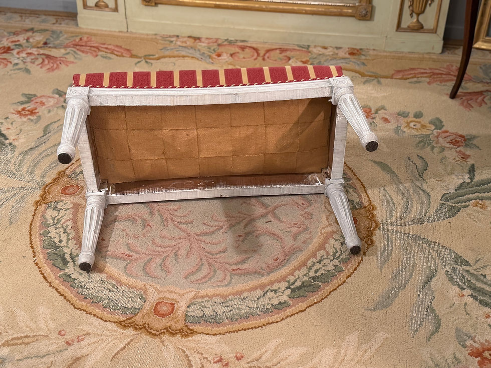Thumbnail: Banquette en Bois Laqué d'Epoque Louis  XVI, Vers 1780