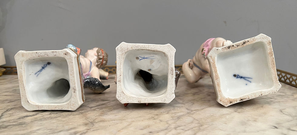 Thumbnail: Suite De 3 Statuettes En Porcelaine De Meissen Epoque XIXeme