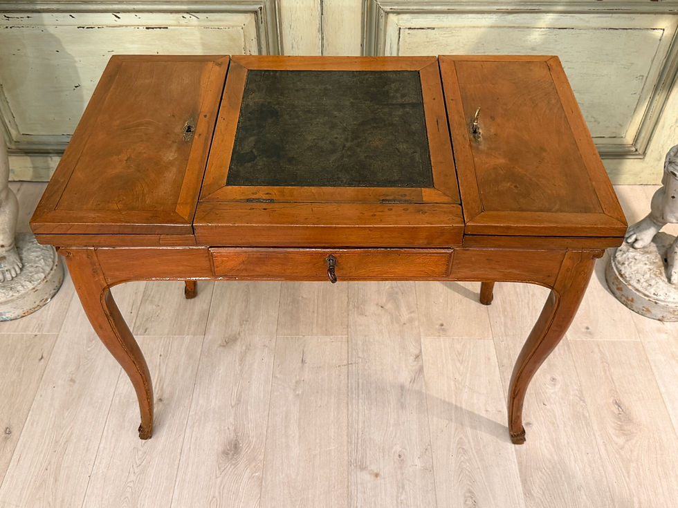 Thumbnail: Table Liseuse A Combinaisons d'Epoque Louis XV Vers 1750