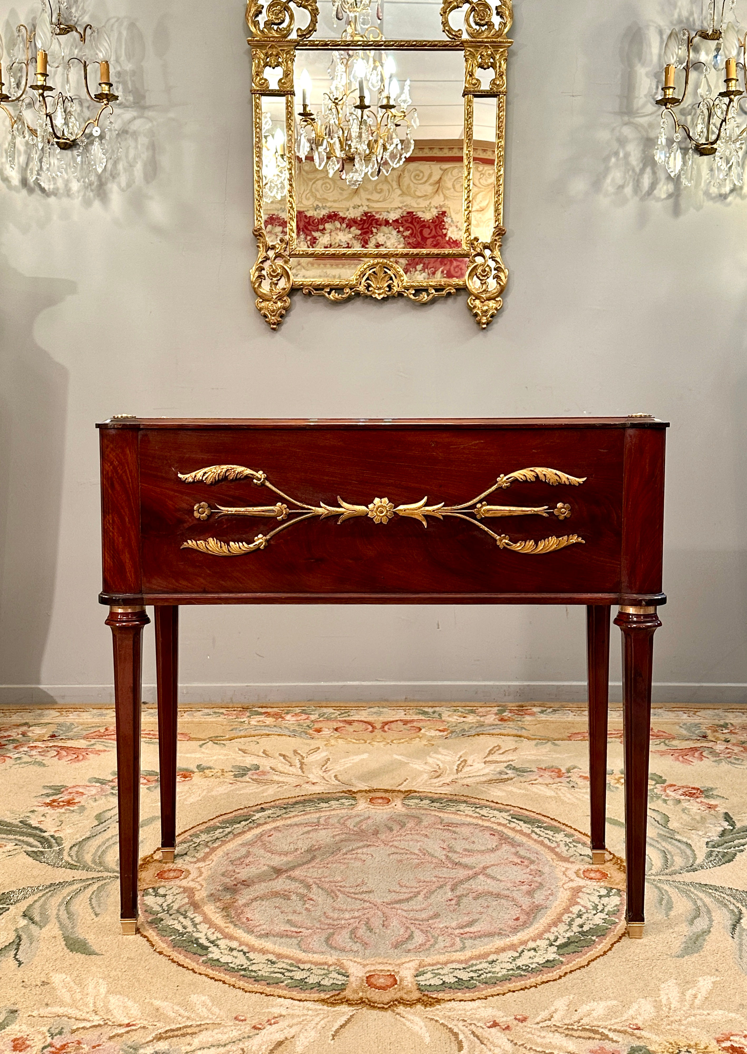 Jardiniere En Acajou Flammé d'Epoque Directoire Vers 1795