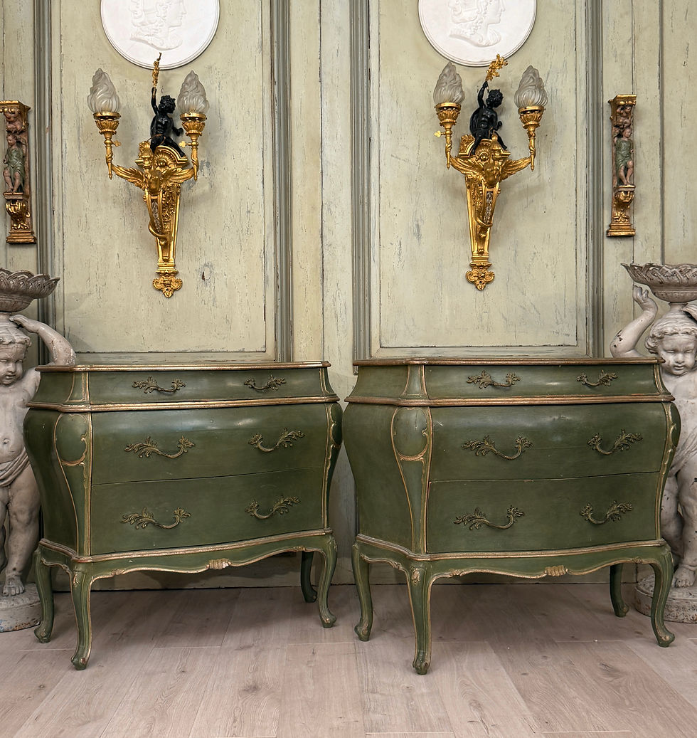 Thumbnail: Paire De Commodes Vénitiennes En Bois Laqué Vers 1900