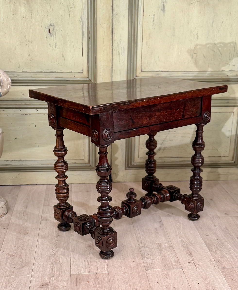 Thumbnail: Console Table en Noyer Sculpté d'Epoque XVIIème Siècle