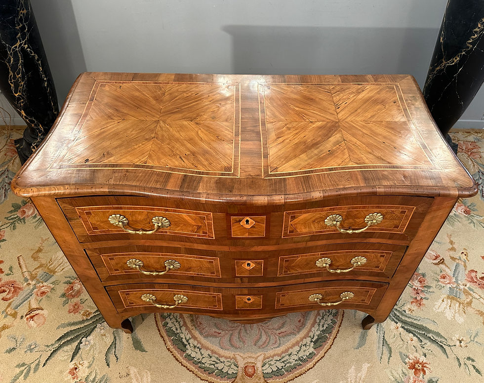 Miniature : Dlg Hache, Commode Galbée d'Epoque Louis XV Dauphiné Vers 1750