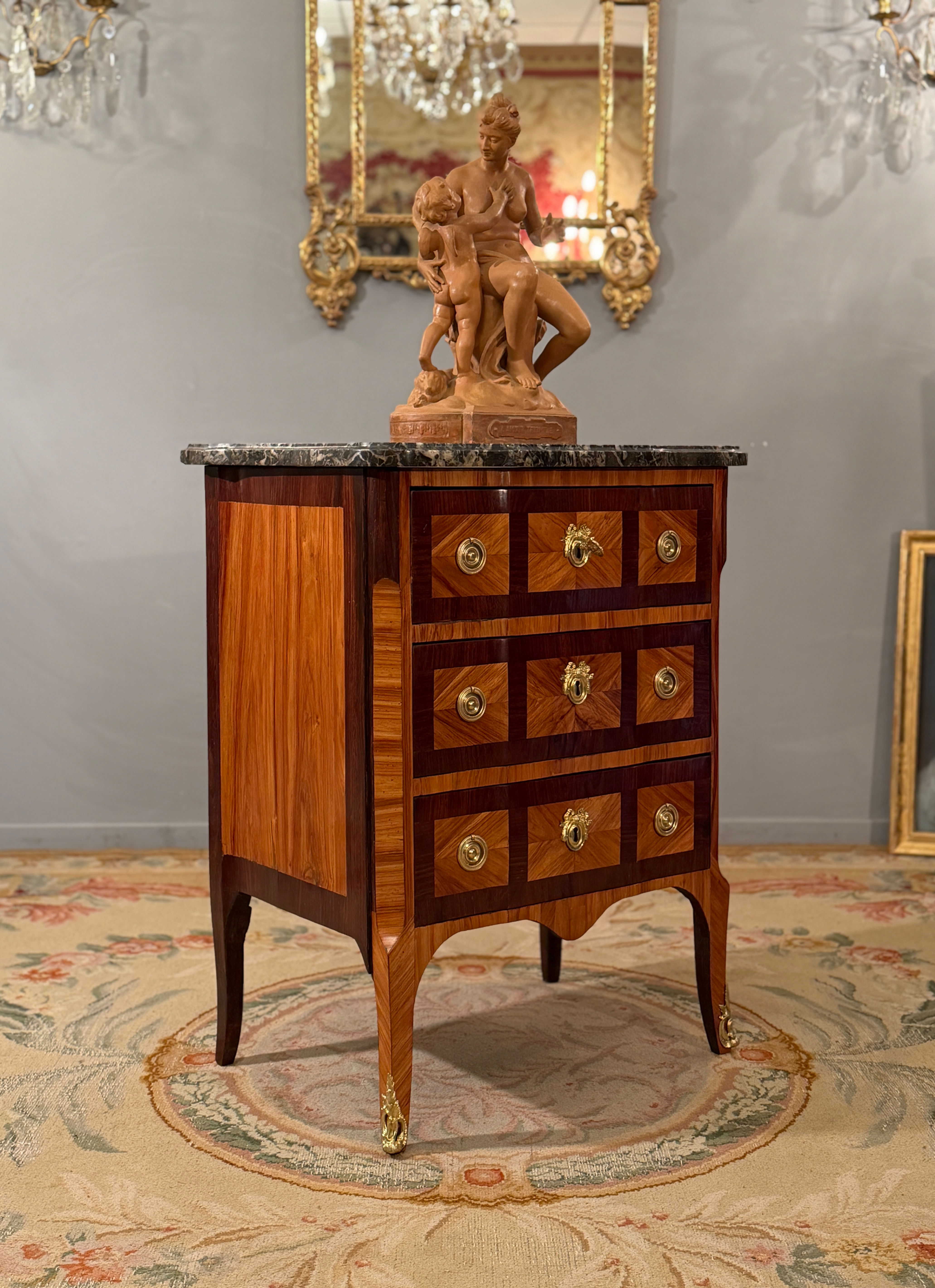Commode en Marqueterie d'Epoque Transition Louis XV Louis XVI Vers 1760