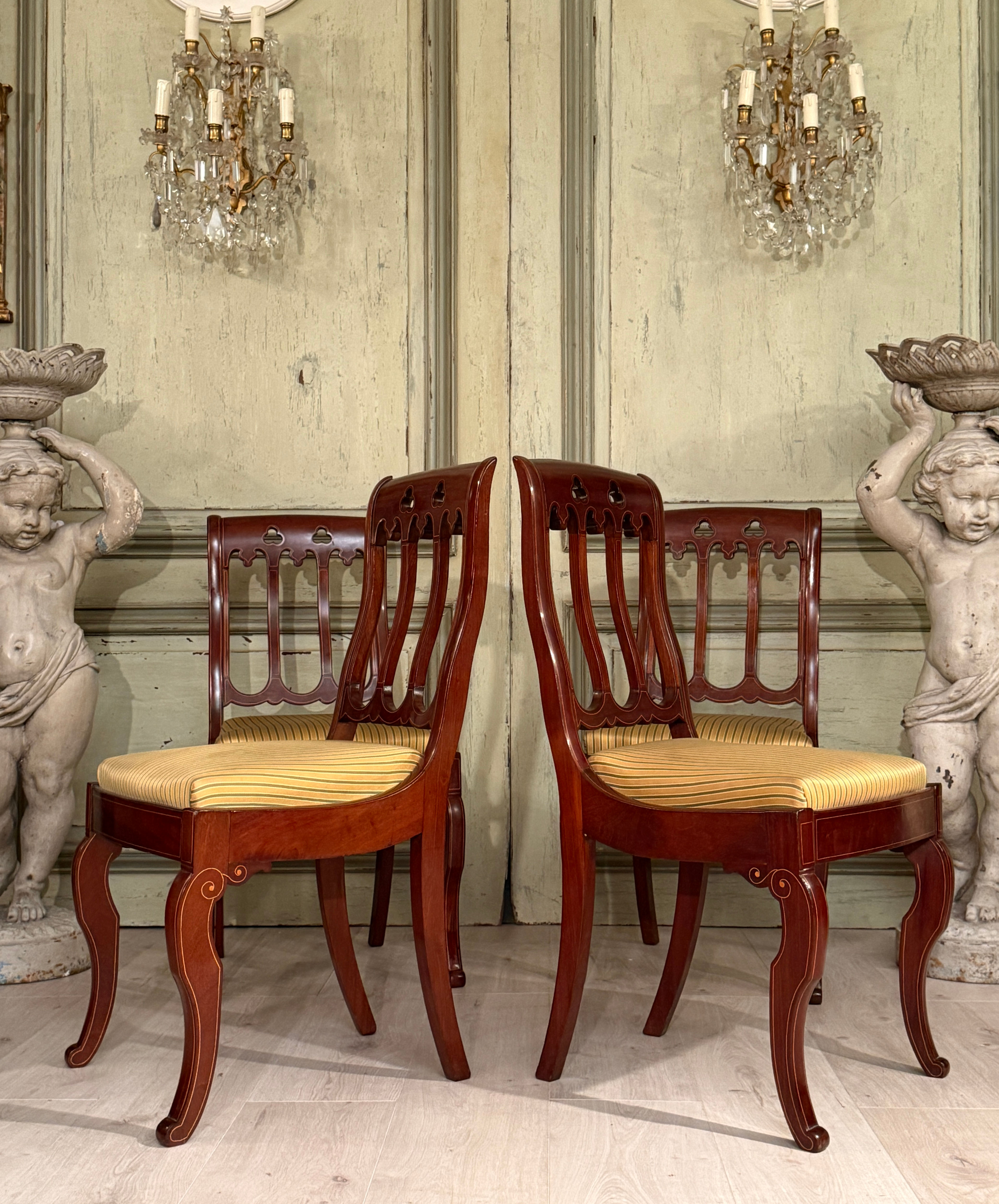 Suite De Quatre Chaises En Acajou d'Epoque Charles X Vers 1825