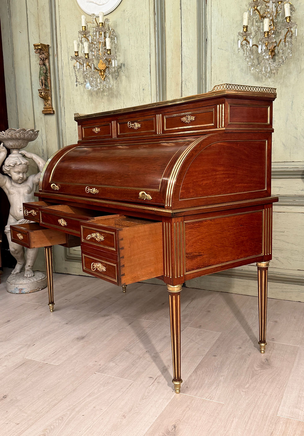Thumbnail: Important Bureau Cylindre En Acajou De Style Louis XVI Vers 1860