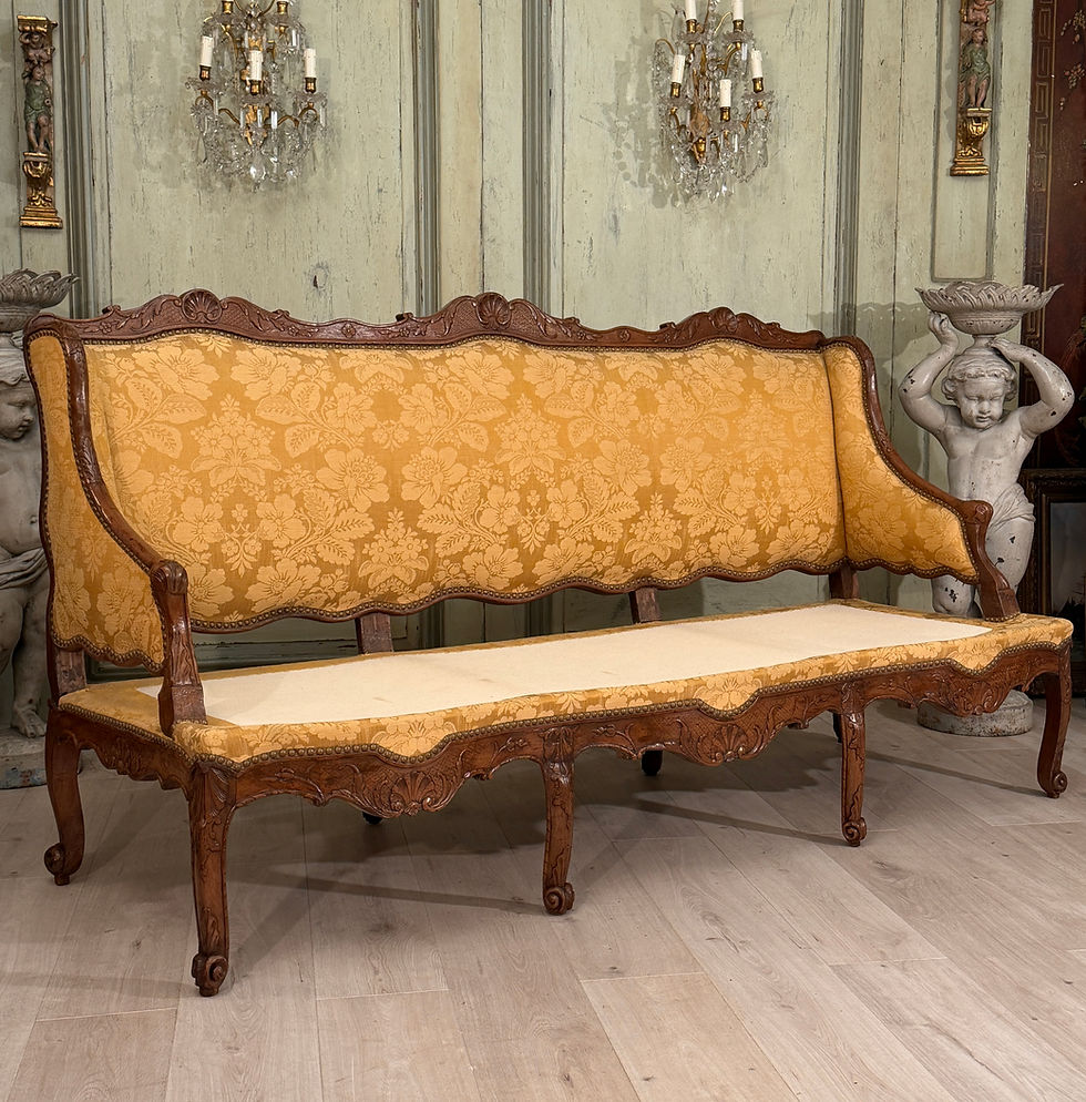 Thumbnail: Important Canapé Banquette Mouluré et Sculpté d'Epoque Régence, Vers 1720