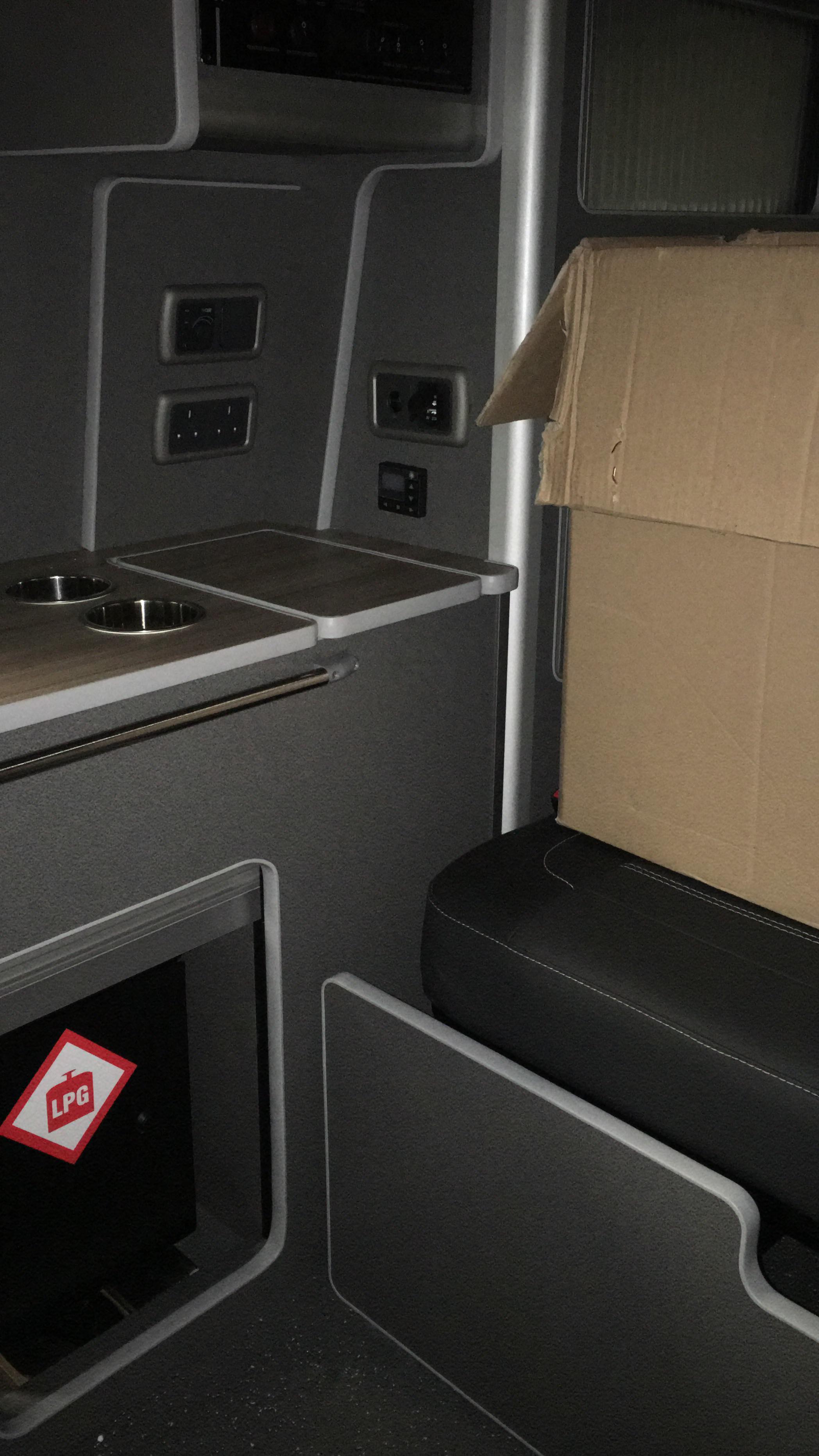 Planar heater, gas box and hob/sink