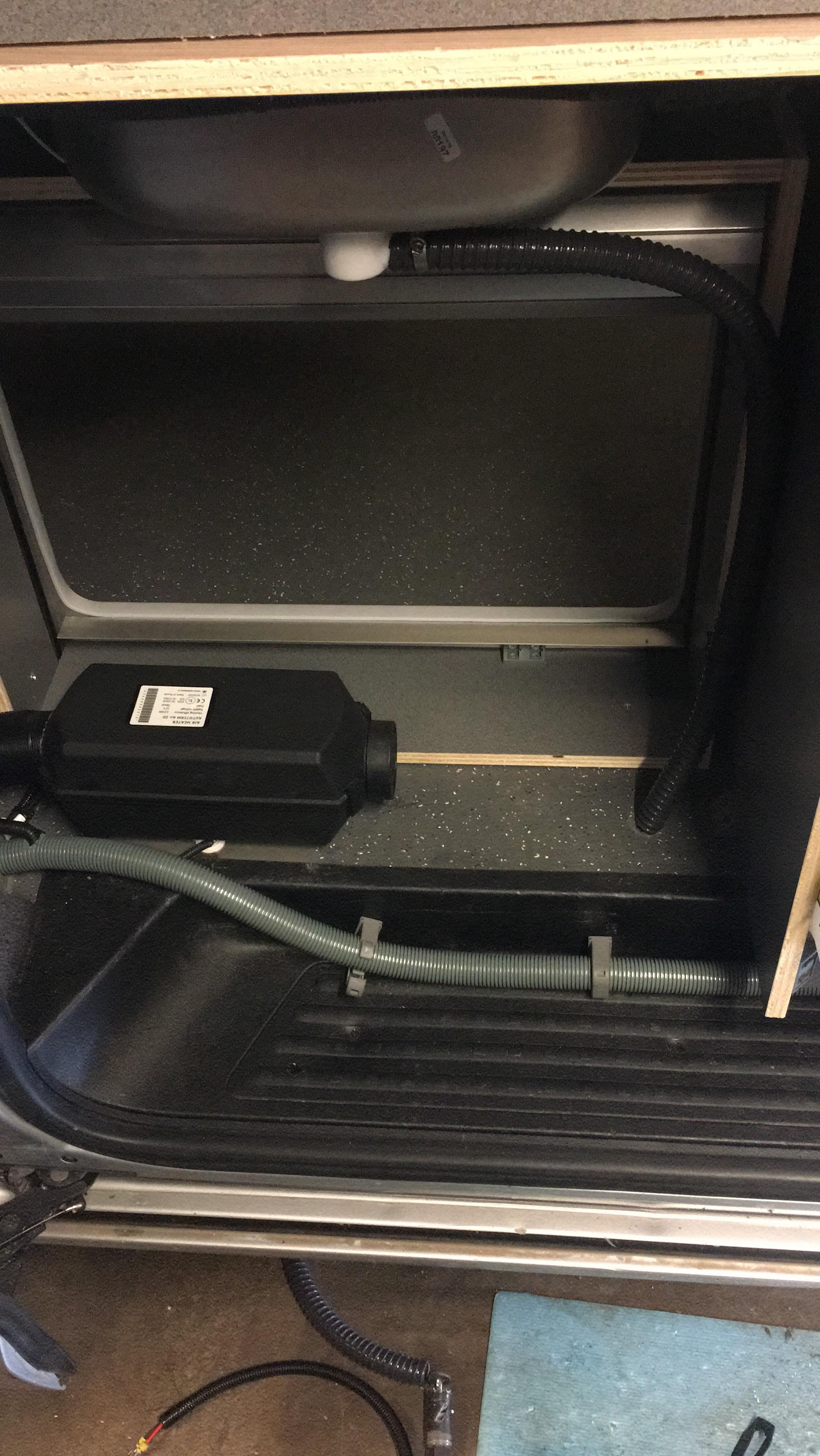 Planar heater, gas box and hob/sink
