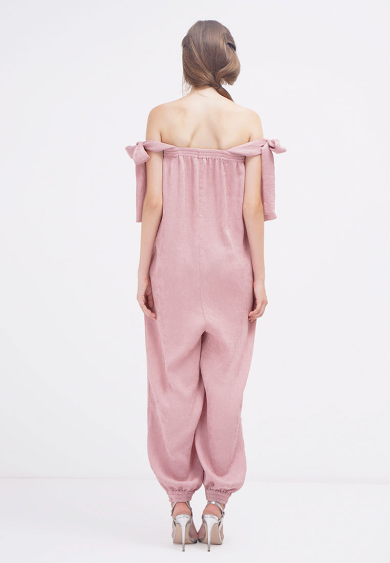 Thumbnail: Bộ quần áo liền  2.260.000 VND
