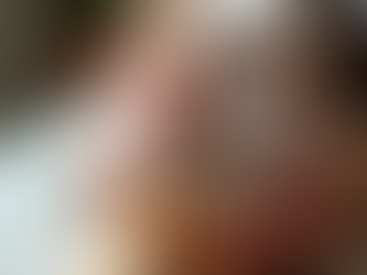 If you want radiant, clear skin that looks fresh and youthful, a carbon facial might be the solution you need. This treatment offers a deep clean, shrinks pores, tightens skin, reduces dark spots, and even helps with active acne. 