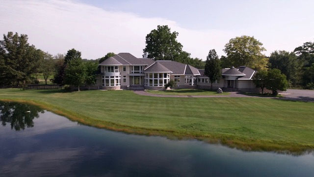 Wedding venue in Spartanburg, Wedding venue in Greenville, Wedding venue in the upstate of SC, all inclusive wedding venue, barn wedding venue, luxury barn venue, outdoor wedding in Spartanburg, Wedding venue near me, wedding venue at lakeside