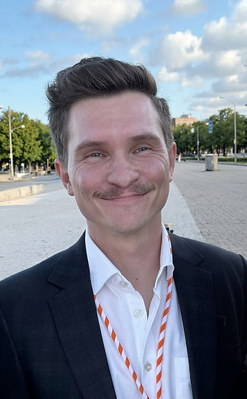 Marvin Assenmacher, Unternehmensberater während eines Aufenthalts auf einer internationalen Konferenz als Speaker.
