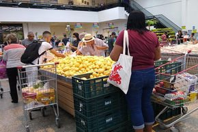 Varejo mantém crescimento no ano e registra alta em setores estratégicos
