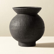 victoria-black-vase.jpeg