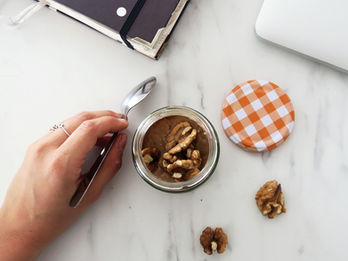 10 ideas de snacks para picar entre horas ¡y domar tu león interior!