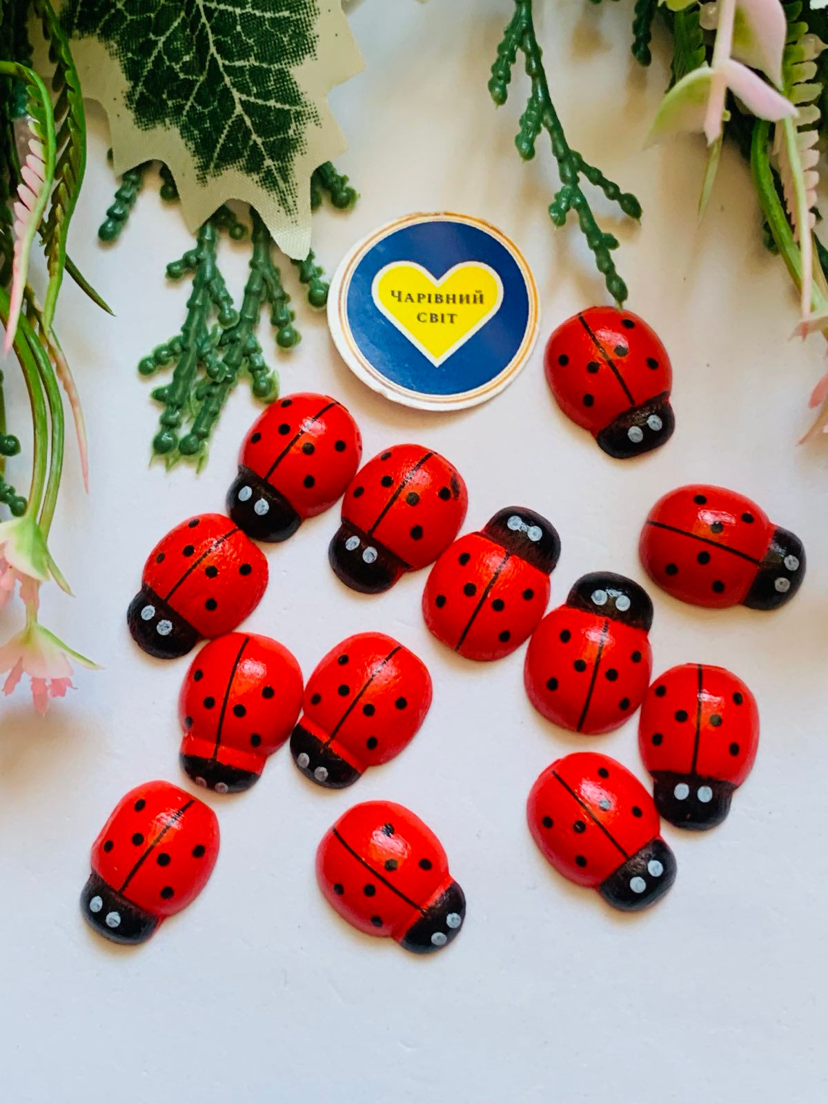 Жучок  середній 2см