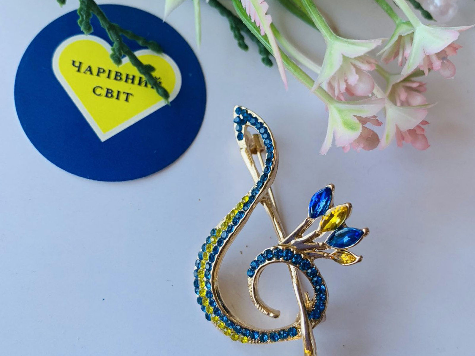 Брошка  розмір 6-3.5см  