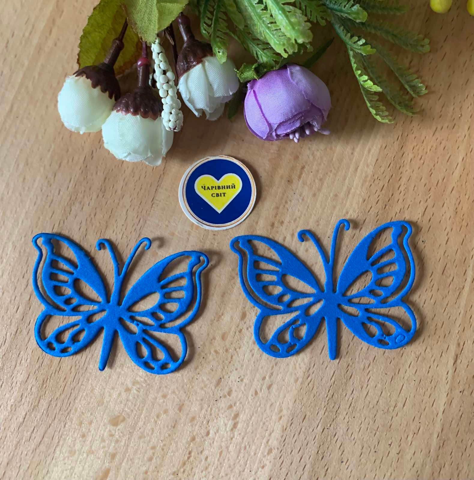 Метелик  синій колір з фоамірану, розмір 6-4см
