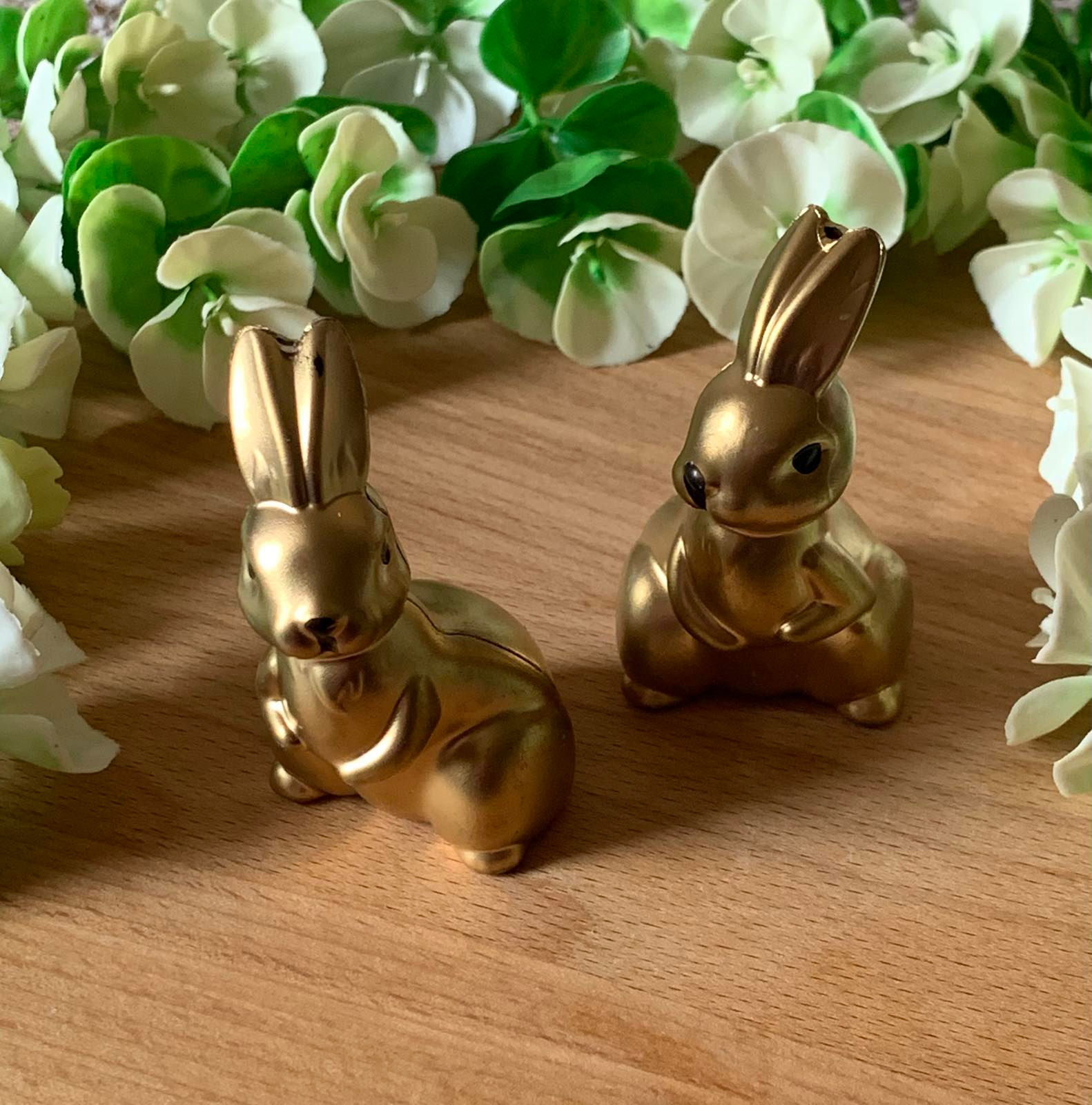 Зайка ,  колір золото,пластик ,розмір 7.5см-4см