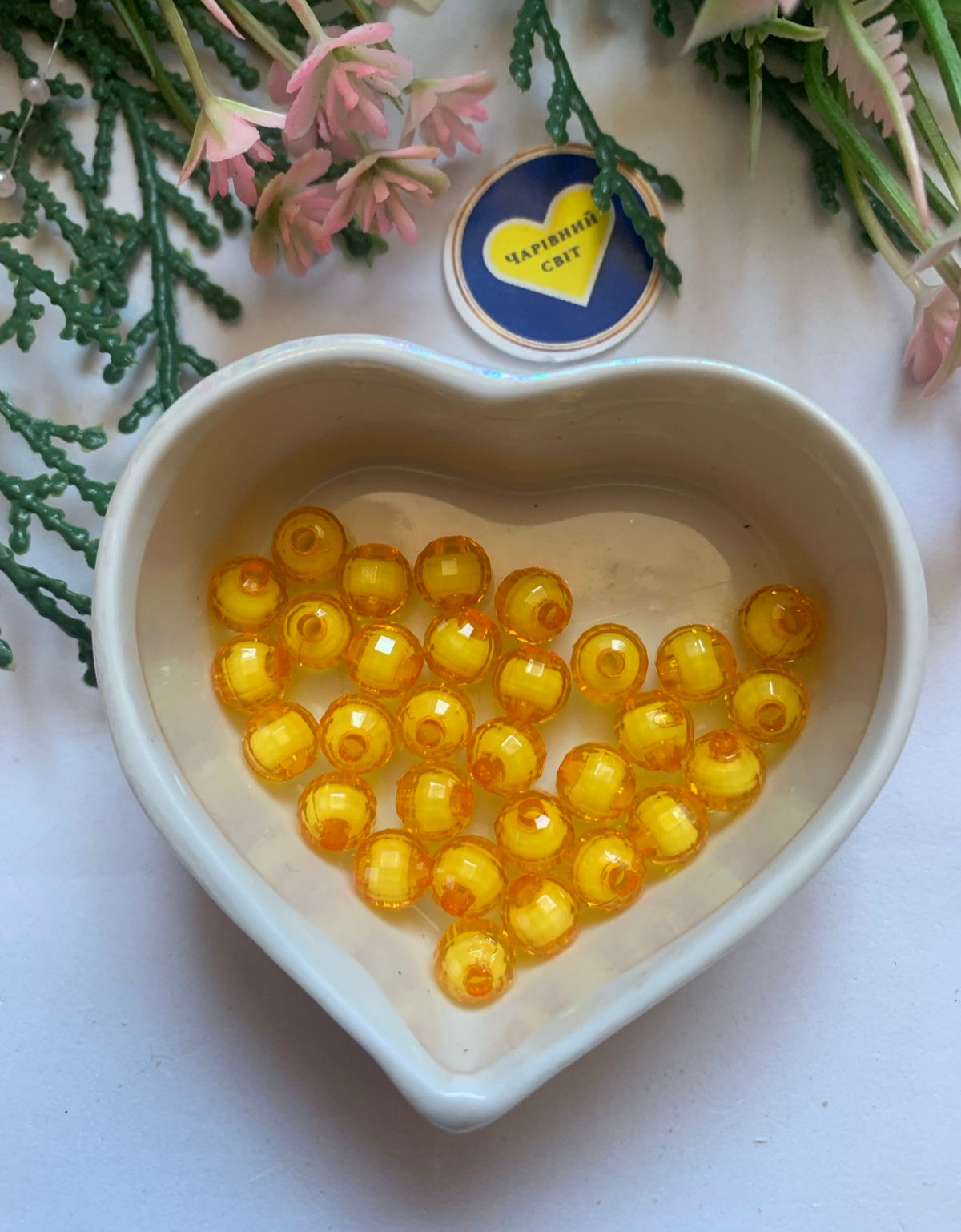 Акрілови намистини 30шт 8мм Куля гранована з намистини всередині колір жовтий 