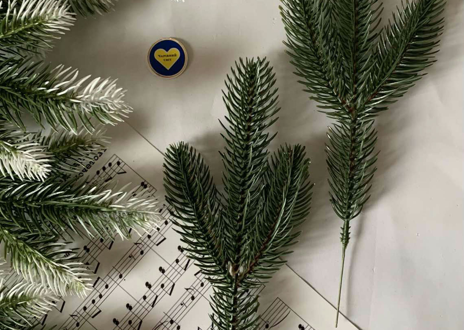 Хвойна гілка зелена трійка розмір 26см 