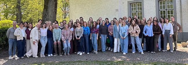 Teamfoto van psychologen en kinderpsychologen van kurago hasselt, borgloon en de andere locaties