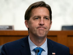Ben Sasse (CH) cáu với Trump trong cuộc gọi với cử tri: ‘Ông ta chỉ biết nịnh bợ độc tài’