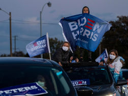 Lý do cử tri “quay lưng” với Hillary Clinton nhưng lại ủng hộ Joe Biden