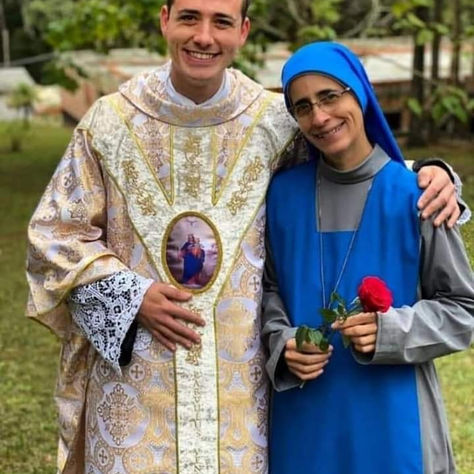 დედა-შვილი სასულიერო გზაზე