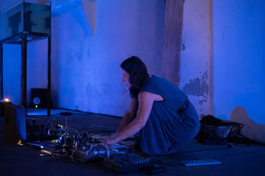 BLEUE
performance