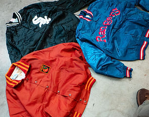 Vestes vintage étalées