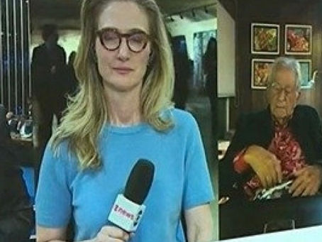 Fernando Gabeira viraliza ao coçar partes íntimas em entrada de jornal ao vivo