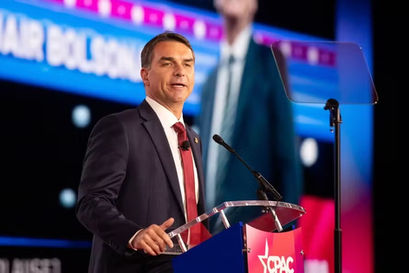 PT ataca Flávio Bolsonaro com conteúdos negativos impulsionados nas redes sociais