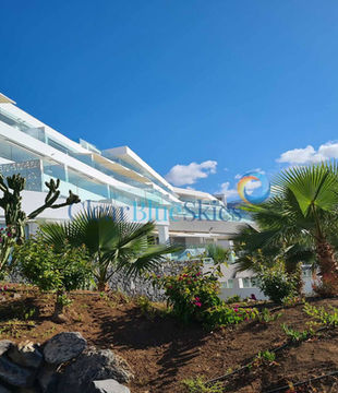 Wystrój
Doskonały stan

Zabudowane szafy

W pełni umeblowane

Luksusowe wyposażenie

Nowoczesny styl

Przestronne zakwaterowanie

Stylowe zakwaterowanie

Wspólnota
Recepcja czynna 24h

Kącik dla dzieci

Basenek dla dzieci

Osiedle zamknięte

Podgrzewany basen zewnętrzny

Obiekty sportowe