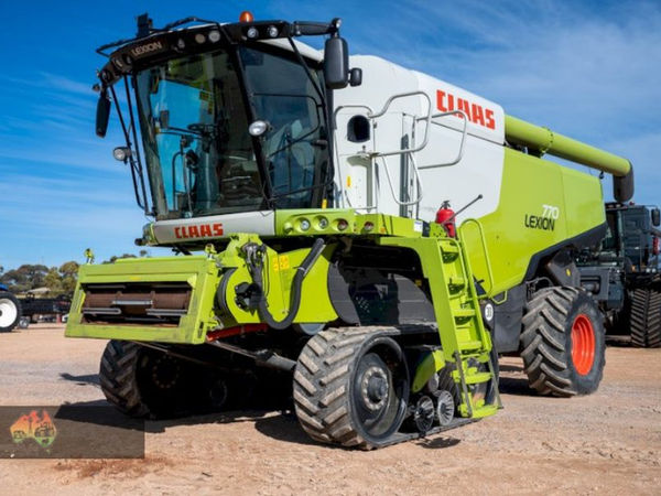 2013 CLAAS Lexion 770 Terra Trac & MacDon FD70