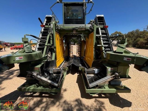 1996 Nairn 1230 Grape Harvester