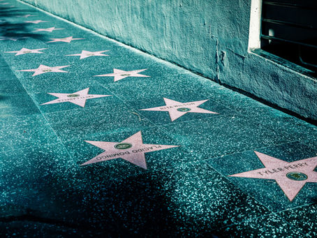 5 Estrelas de Hollywood que Dominaram o Inglês para Brilhar no Cinema!